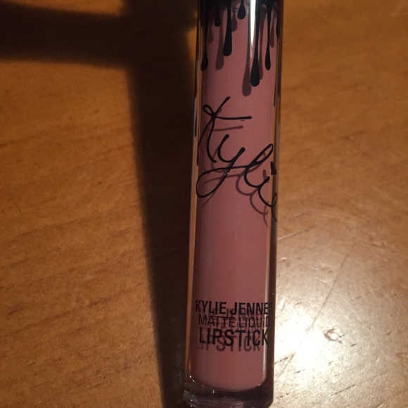 Kylie Matte Liquid Lipstick 👄 - Picture 4 of 10